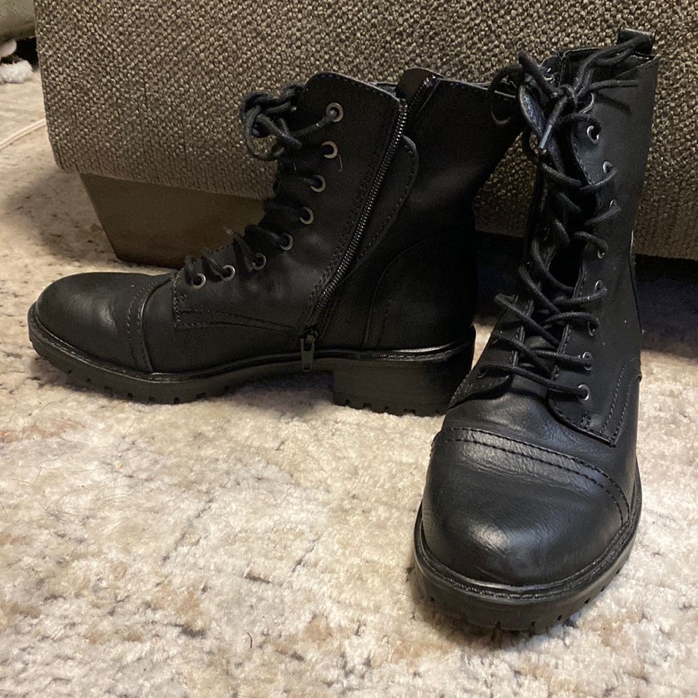 Universal Threads combat boots